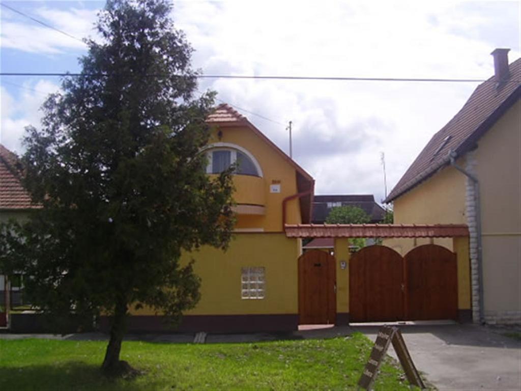 Andrea Apartman Hajduszoboszlo Exterior foto